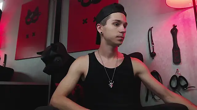 Joseph  Quinn online show from March 3, 8:05 am