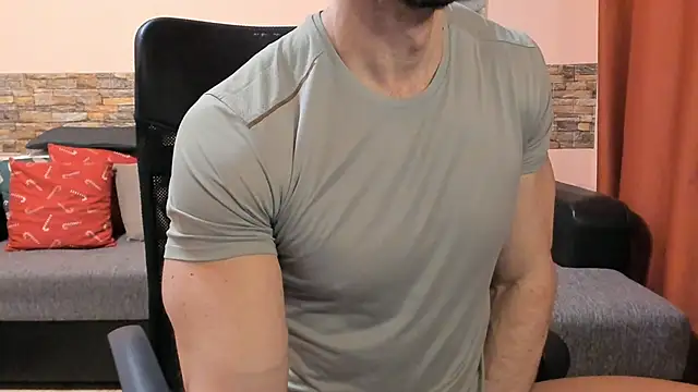 HotHunkTrainer online show from March 23, 8:51 am