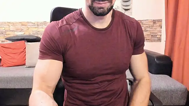 HotHunkTrainer online show from April 16, 8:37 am