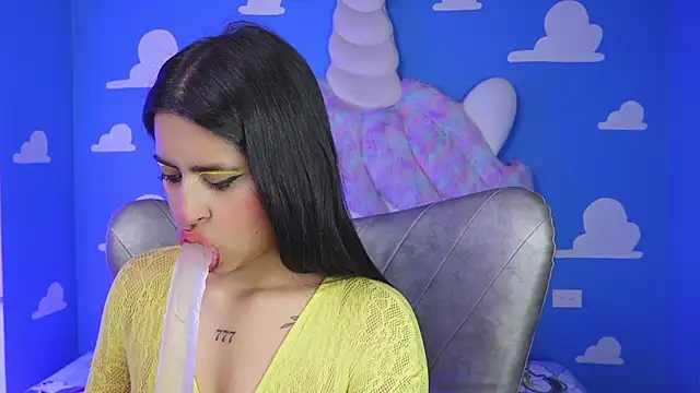 miss romyna online show from December 15, 11:03 am