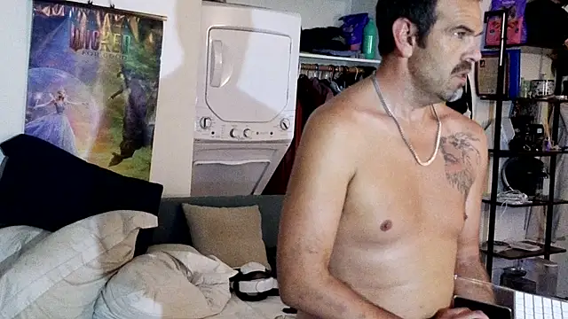 badboybrad11 online show from April 3, 12:41 am