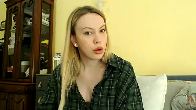 Scarlettford online show from December 27, 4:32 pm