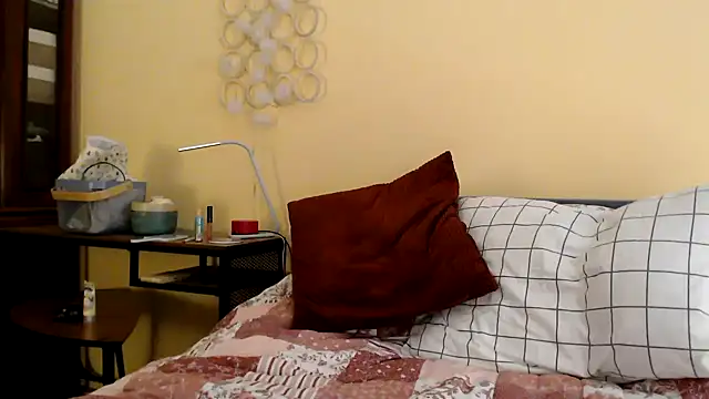 Scarlettford online show from February 3, 1:30 pm