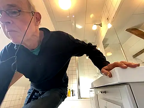 Snapshot of martxxxxx chatting on November 29, 12:30 pm martxxxxx online show from November 29, 12:30 pm