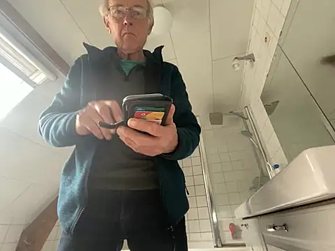 Snapshot of martxxxxx chatting on February 16, 10:11 am martxxxxx online show from February 16, 10:11 am