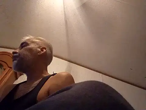 Snapshot of Xoc8_ chatting on January 15, 1:12 am Xoc8 online show from January 15, 1:12 am