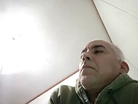 Xoc8  online show from December 15, 4:55 pm