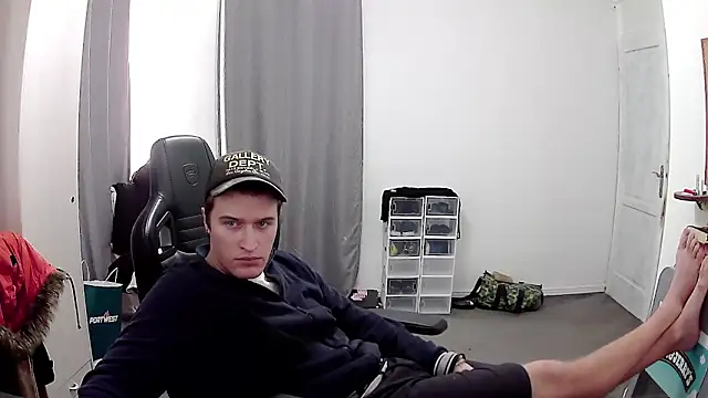 Snapshot of PKrisztian chatting on February 8, 6:11 pm PKrisztian online show from February 8, 6:11 pm