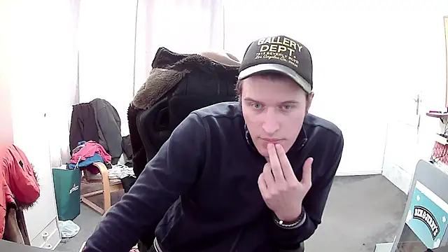 Snapshot of PKrisztian chatting on March 2, 1:51 pm PKrisztian online show from March 2, 1:51 pm