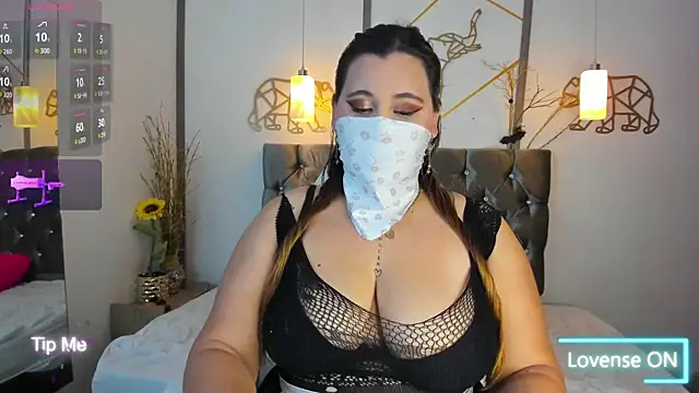 Snapshot of SalmaZaman chatting on October 12, 9:14 pm SalmaZaman online show from October 12, 9:14 pm