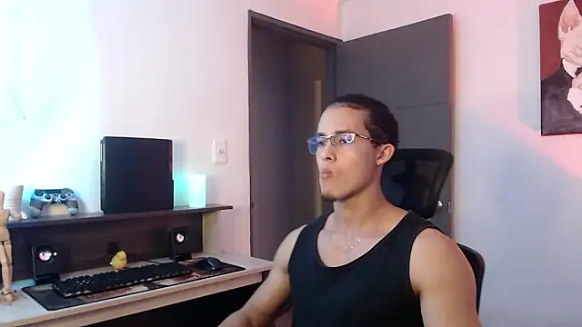 alejo x3 online show from December 4, 11:24 pm