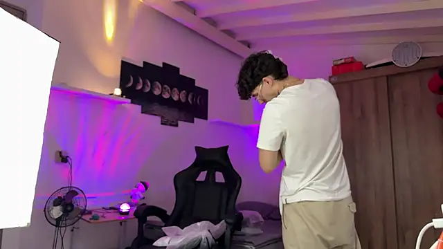 Kisan Smith online show from March 14, 5:13 am