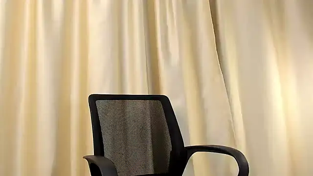 Snapshot of a_lejandro_0_8 chatting on January 15, 7:05 am a lejandro 0 8 online show from January 15, 7:05 am