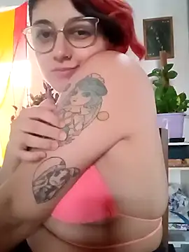 Snapshot of ConeNella chatting on December 31, 9:28 pm ConeNella online show from December 31, 9:28 pm