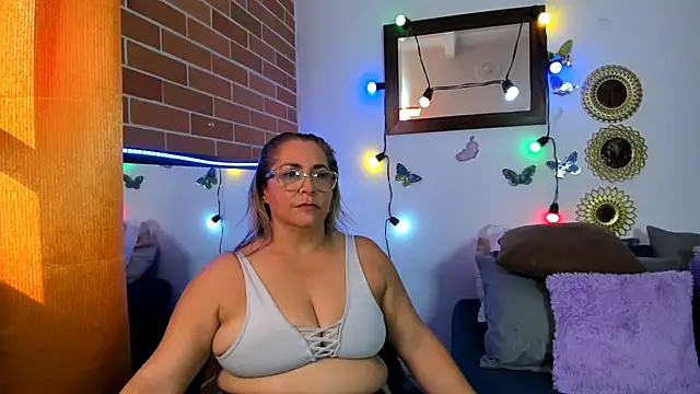 Snapshot of maja_hills chatting on February 22, 8:42 pm maja hills online show from February 22, 8:42 pm