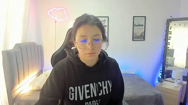 Amy joones online show from January 30, 1:21 pm