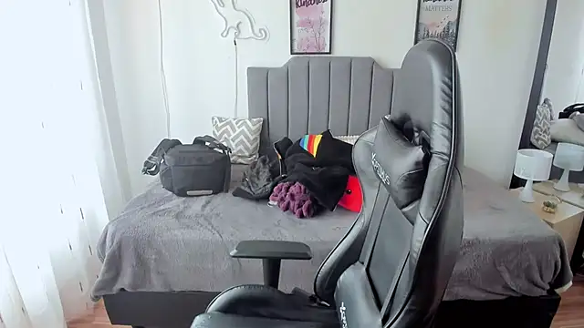 Amy joones online show from October 21, 12:50 pm