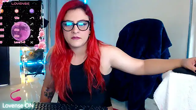 Snapshot of violetaredbitch chatting on February 17, 12:16 pm violetaredbitch online show from February 17, 12:16 pm