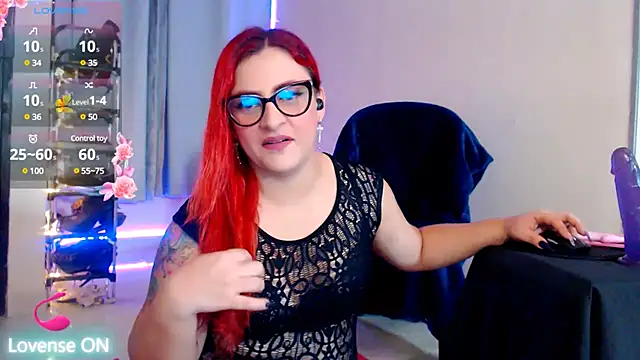 Snapshot of violetaredbitch chatting on February 23, 4:07 am violetaredbitch online show from February 23, 4:07 am