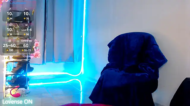 Snapshot of violetaredbitch chatting on February 24, 7:11 am violetaredbitch online show from February 24, 7:11 am