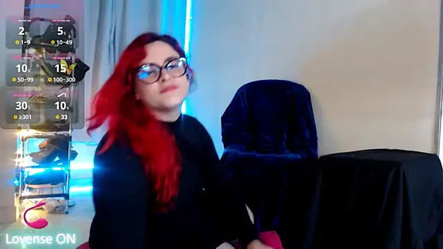 Snapshot of violetaredbitch chatting on February 26, 7:42 am violetaredbitch online show from February 26, 7:42 am