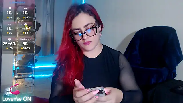 Snapshot of violetaredbitch chatting on March 2, 3:13 am violetaredbitch online show from March 2, 3:13 am