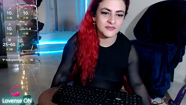 Snapshot of violetaredbitch chatting on March 2, 9:31 am violetaredbitch online show from March 2, 9:31 am