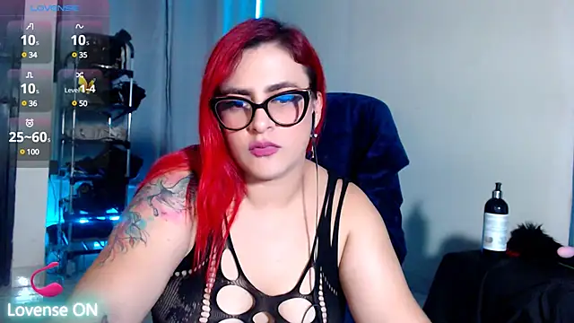 Snapshot of violetaredbitch chatting on March 4, 6:58 am violetaredbitch online show from March 4, 6:58 am