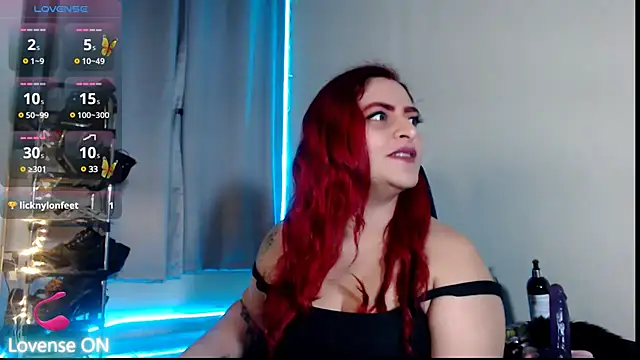 Snapshot of violetaredbitch chatting on March 22, 7:15 am violetaredbitch online show from March 22, 7:15 am