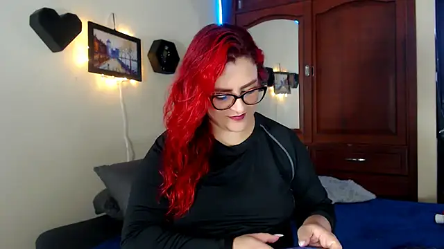 Snapshot of violetaredbitch chatting on November 11, 1:11 pm violetaredbitch online show from November 11, 1:11 pm