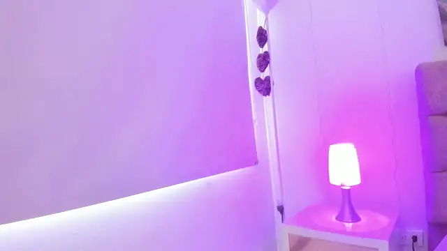 Julianaa Castro  online show from January 21, 2:59 pm