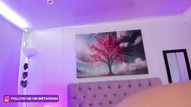 Julianaa Castro  online show from January 21, 6:02 pm