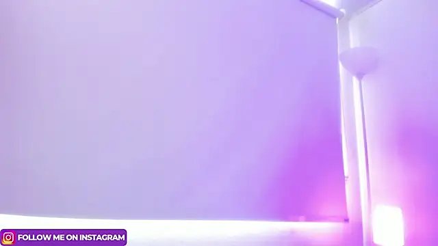 Julianaa Castro  online show from March 13, 2:55 pm