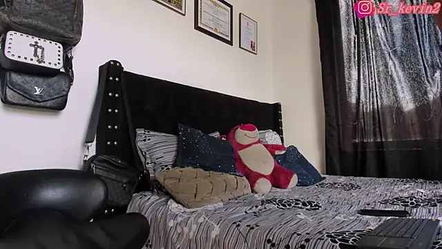 Snapshot of Pantera_black_21 chatting on November 8, 6:07 pm Pantera black 21 online show from November 8, 6:07 pm