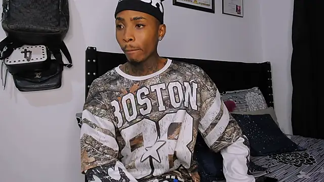 Snapshot of Pantera_black_21 chatting on November 13, 10:30 pm Pantera black 21 online show from November 13, 10:30 pm