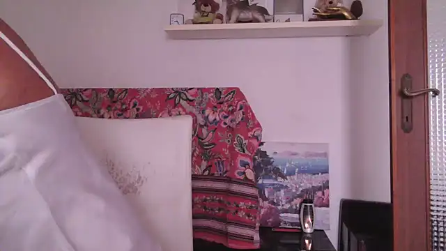 Snapshot of fragrance72 chatting on July 5, 6:26 pm fragrance72 online show from July 5, 6:26 pm