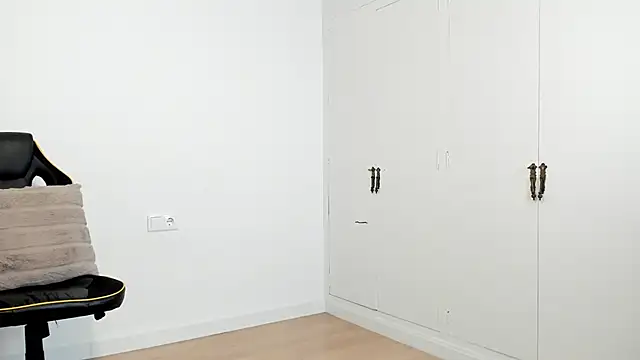 Snapshot of dan01_ chatting on March 5, 12:11 pm dan01  online show from March 5, 12:11 pm