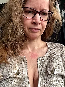 AnnikaRose online show from April 14, 6:08 am