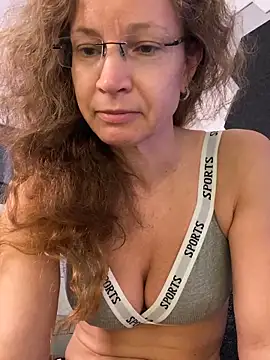 Snapshot of AnnikaRose chatting on June 13, 3:15 am AnnikaRose online show from June 13, 3:15 am