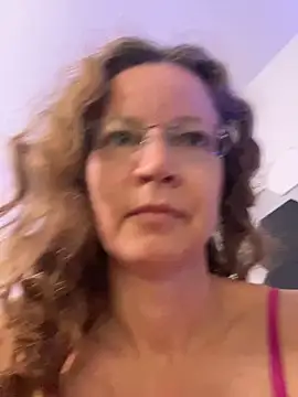 Snapshot of AnnikaRose chatting on June 19, 3:11 am AnnikaRose online show from June 19, 3:11 am