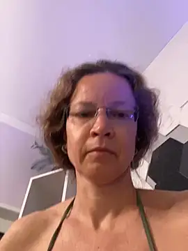 Snapshot of AnnikaRose chatting on June 21, 3:20 am AnnikaRose online show from June 21, 3:20 am