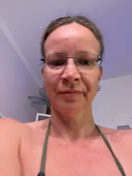 Snapshot of AnnikaRose chatting on July 7, 2:58 am AnnikaRose online show from July 7, 2:58 am