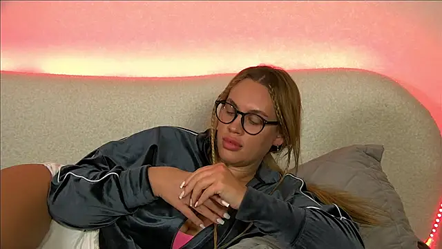 MariaNeumann online show from January 22, 3:40 pm