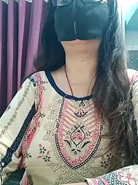 Snapshot of Aishwaryaa_69 chatting on June 28, 1:33 am Aishwaryaa 69 online show from June 28, 1:33 am