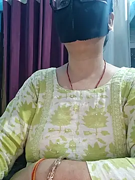 Snapshot of Aishwaryaa_69 chatting on June 29, 8:20 am Aishwaryaa 69 online show from June 29, 8:20 am