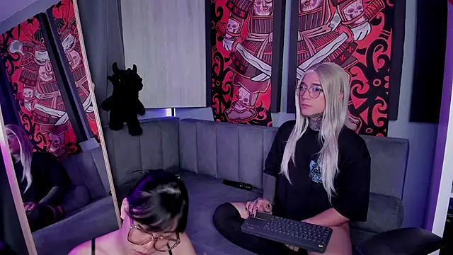 JadeyKhada online show from December 2, 11:56 pm