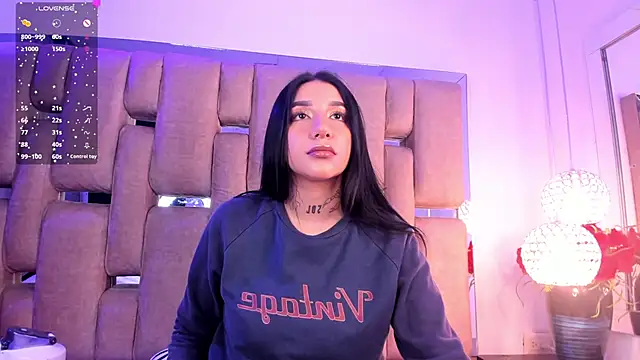 Leiaa  online show from December 3, 5:20 am