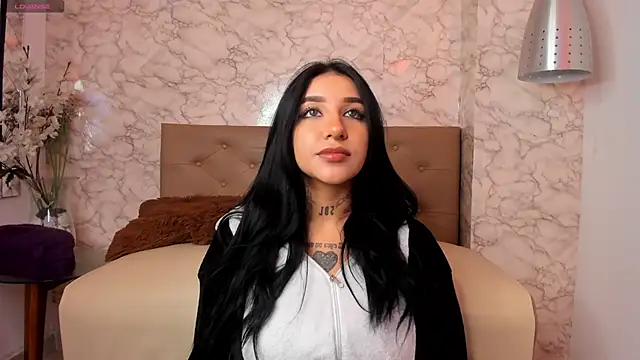 Leiaa  online show from December 15, 12:18 am