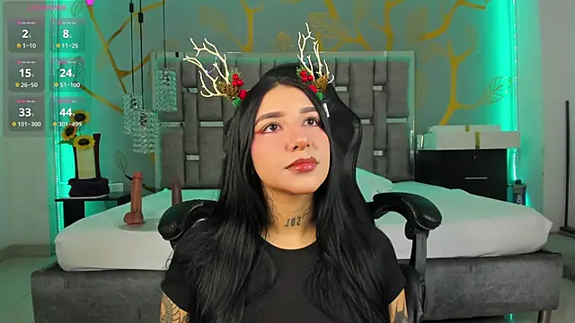 Leiaa  online show from December 17, 12:01 am