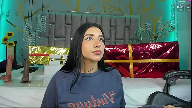 Leiaa  online show from December 19, 5:40 am